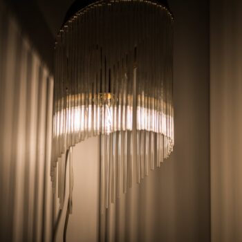 Art Deco wall lamp in brass and glass at Studio Schalling