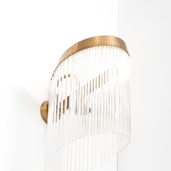 Art Deco wall lamp in brass and glass at Studio Schalling