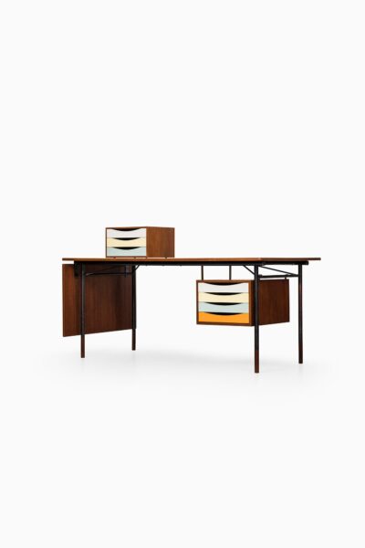 Finn Juhl desk model BO-69 in teak at Studio Schalling