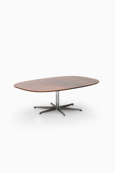 Arne Jacobsen coffee table in rosewood at Studio Schalling