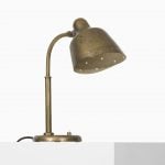 Table lamp in brass attributed to Vilhelm Lauritzen at Studio Schalling