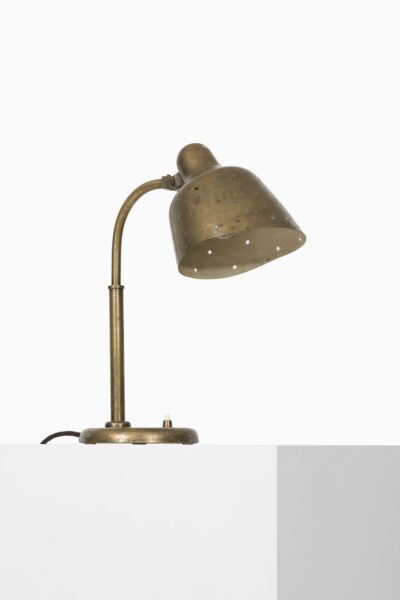 Table lamp in brass attributed to Vilhelm Lauritzen at Studio Schalling