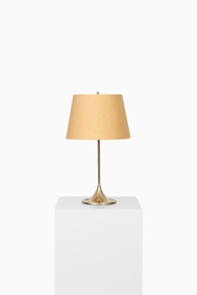 Table lamp in brass by Bergbom at Studio Schalling