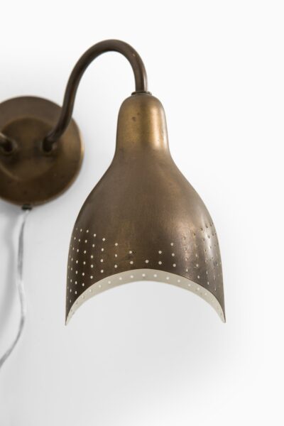 Wall lamp in brass at Studio Schalling