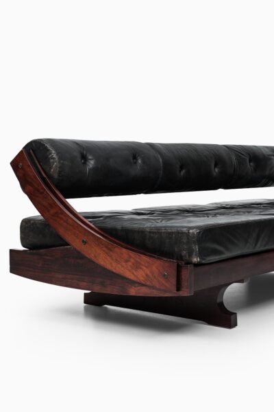 Gianni Songia sofa / daybed model GS 195 at Studio Schalling