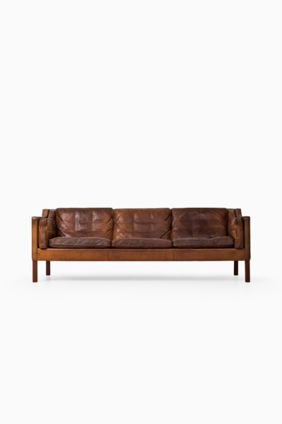 Børge Mogensen sofa model 2213 in cognac brown leather at Studio Schalling