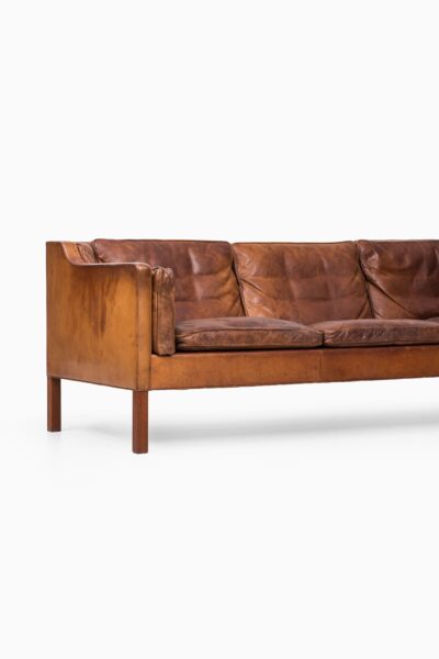 Børge Mogensen sofa model 2213 in cognac brown leather at Studio Schalling