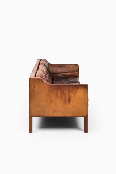 Børge Mogensen sofa model 2213 in cognac brown leather at Studio Schalling