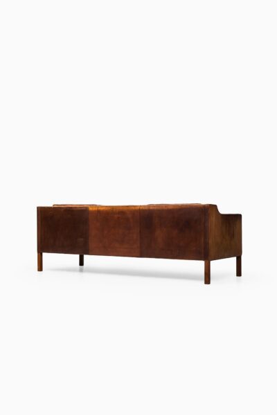 Børge Mogensen sofa model 2213 in cognac brown leather at Studio Schalling