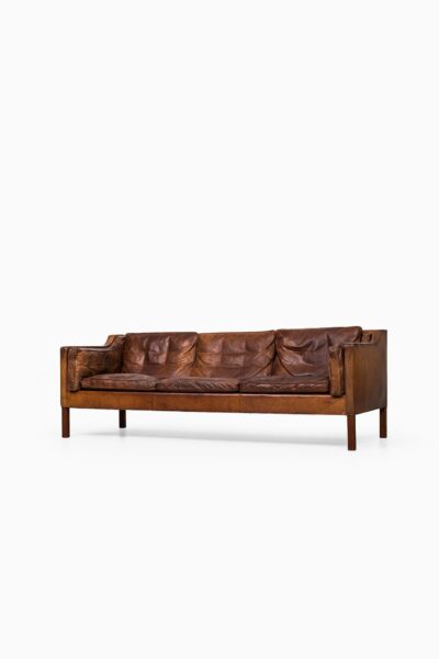 Børge Mogensen sofa model 2213 in cognac brown leather at Studio Schalling