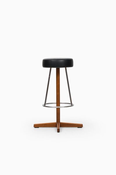 Bar stools in teak and chromed steel at Studio Schalling