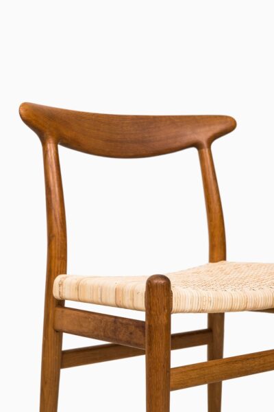 Hans Wegner dining chairs model W2 in oak at Studio Schalling