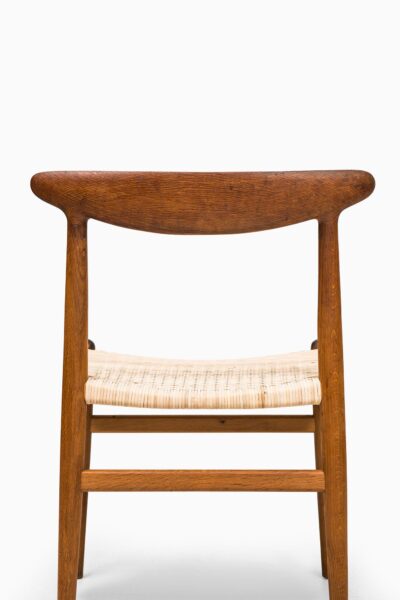 Hans Wegner dining chairs model W2 in oak at Studio Schalling