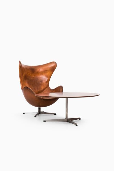 Arne Jacobsen coffee table in rosewood at Studio Schalling