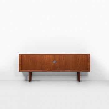 Hans Wegner sideboard model RY-25 in teak at Studio Schalling