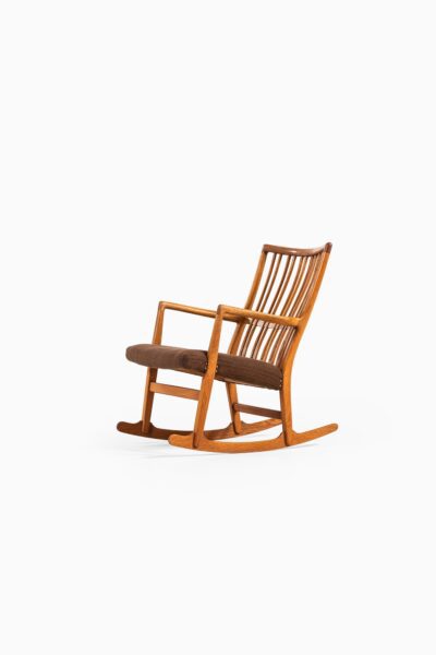 Hans Wegner rocking chair model ML-33 at Studio Schalling