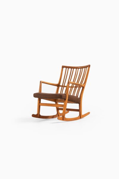 Hans Wegner rocking chair model ML-33 at Studio Schalling