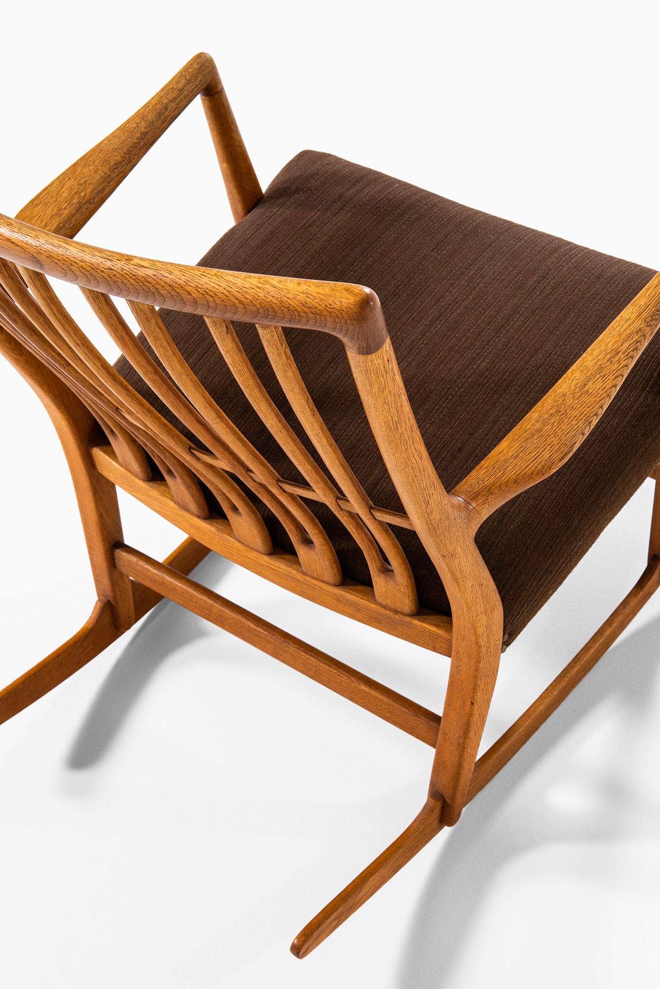 Hans Wegner rocking chair model ML-33 at Studio Schalling