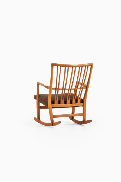 Hans Wegner rocking chair model ML-33 at Studio Schalling