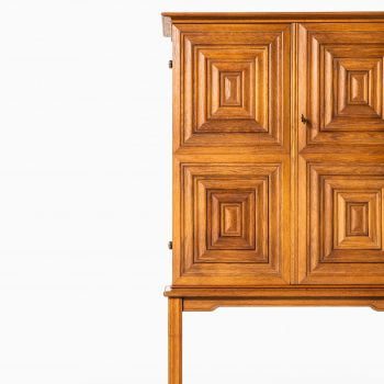 Oscar Nilsson cabinet in oak and brass at Studio Schalling