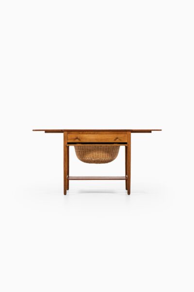 Hans Wegner AT-33 side table by Andreas Tuck at Studio Schalling