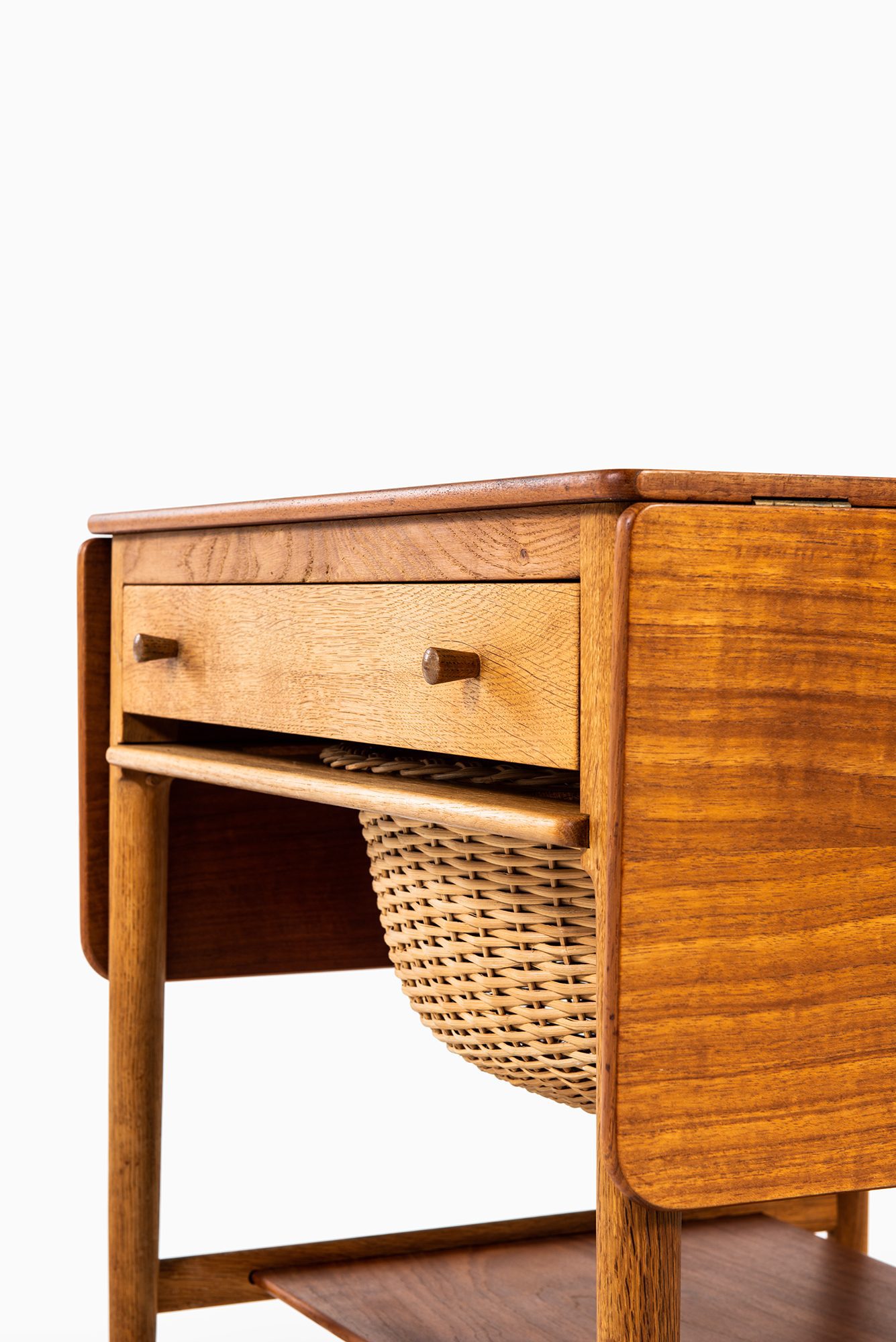 Hans Wegner AT-33 side table by Andreas Tuck at Studio Schalling