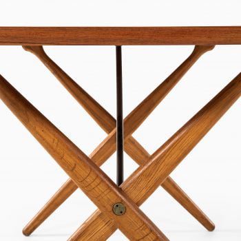 Hans Wegner AT-303 dining table in teak at Studio Schalling