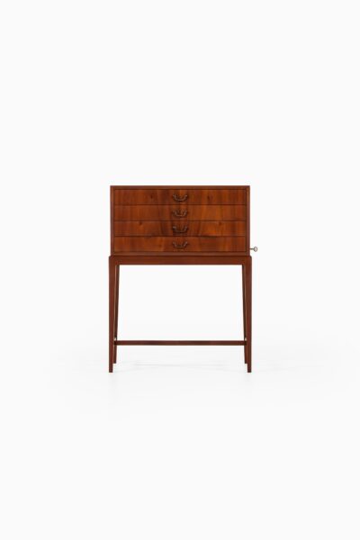 Frits Henningsen side table in mahogany at Studio Schalling