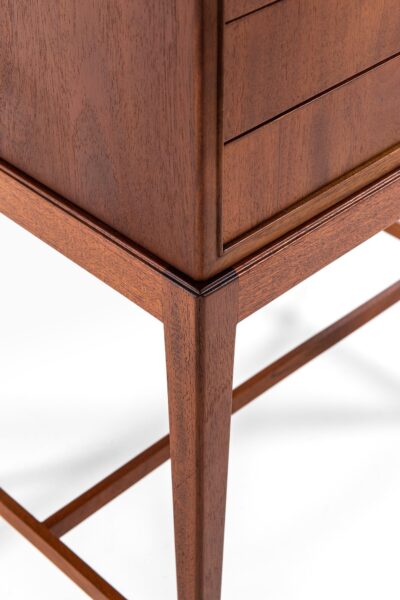 Frits Henningsen side table in mahogany at Studio Schalling