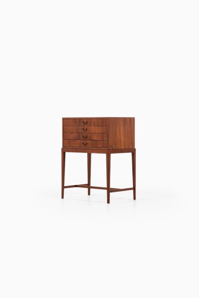 Frits Henningsen side table in mahogany at Studio Schalling