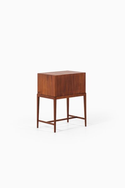 Frits Henningsen side table in mahogany at Studio Schalling