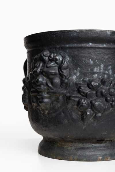 Cast iron urn produced in Sweden at Studio Schalling