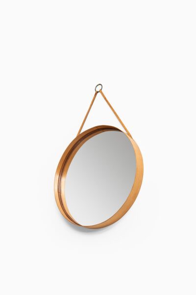 Round mirror in pine, brass and leather at Studio Schalling