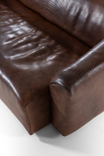 De Sede DS-47 sofa in thick bullhide at Studio Schalling