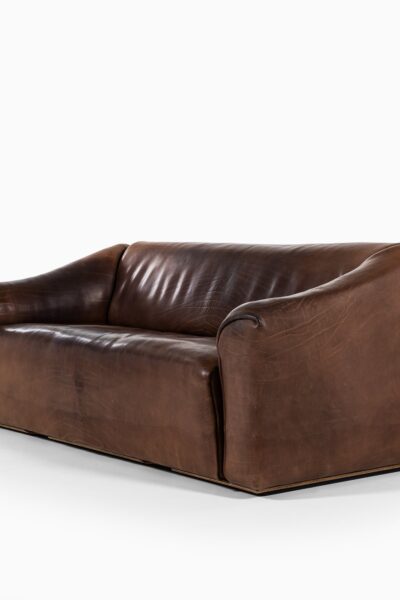 De Sede DS-47 sofa in thick bullhide at Studio Schalling