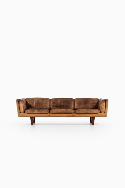 Illum Wikkelsø sofa model V11 in rosewood at Studio Schalling