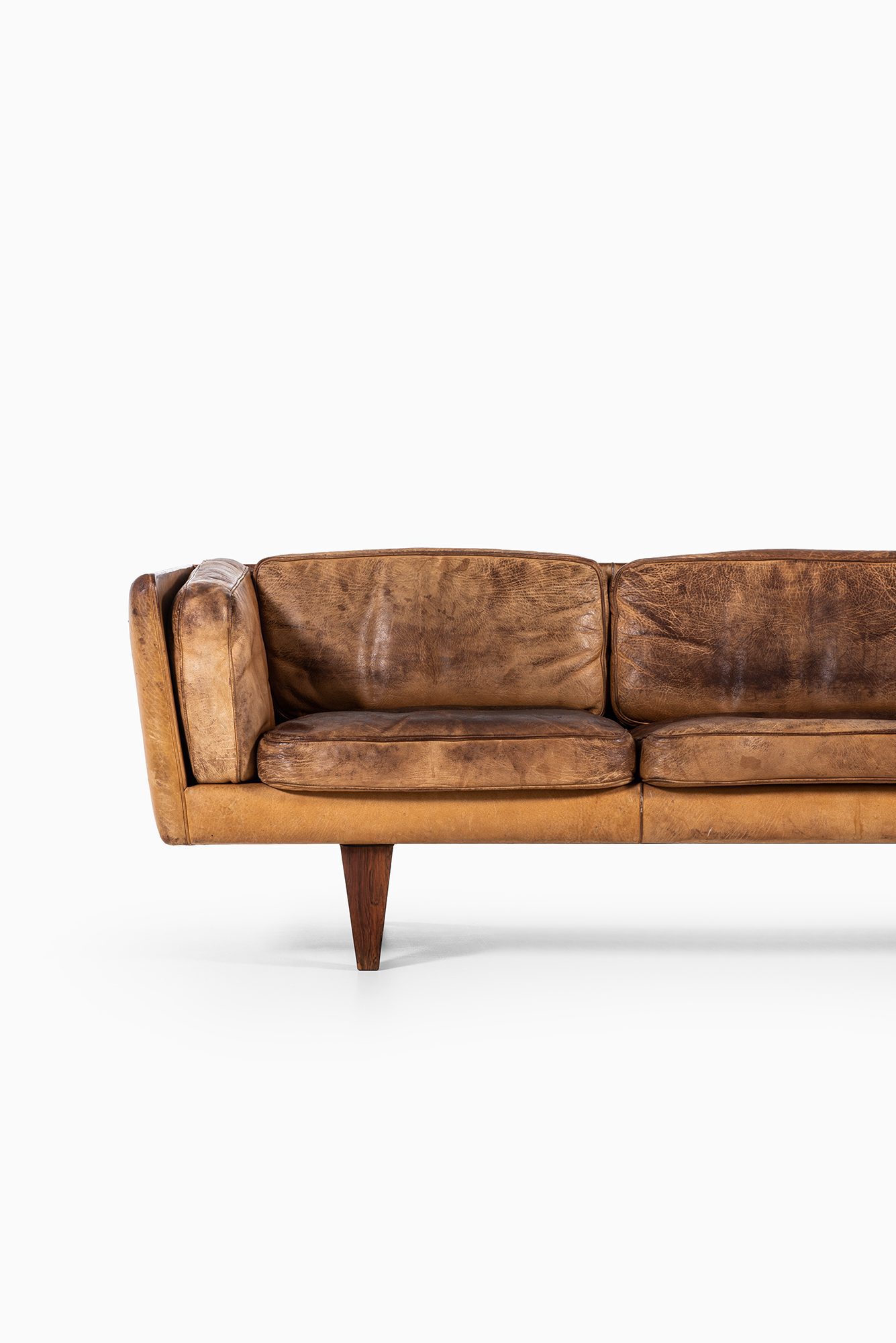 Illum Wikkelsø sofa model V11 in rosewood at Studio Schalling