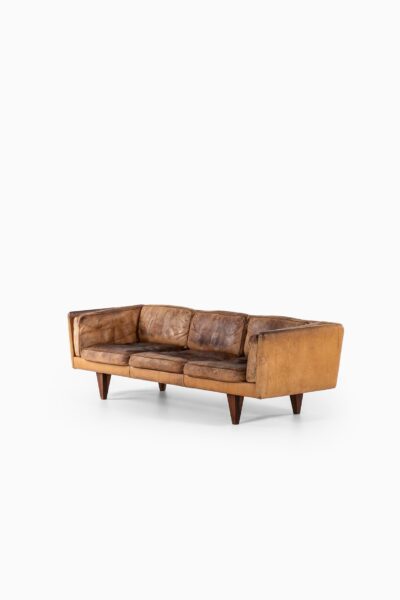 Illum Wikkelsø sofa model V11 in rosewood at Studio Schalling