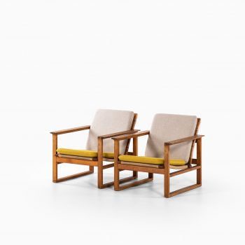 Børge Mogensen sled easy chairs in oak at Studio Schalling