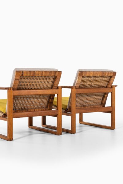Børge Mogensen sled easy chairs in oak at Studio Schalling