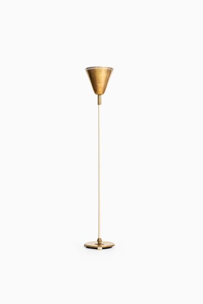 Floor lamp in brass and white lacquered metal at Studio Schalling