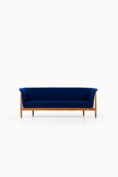 Nanna Ditzel sofa in oak by Knud Willadsen at Studio Schalling