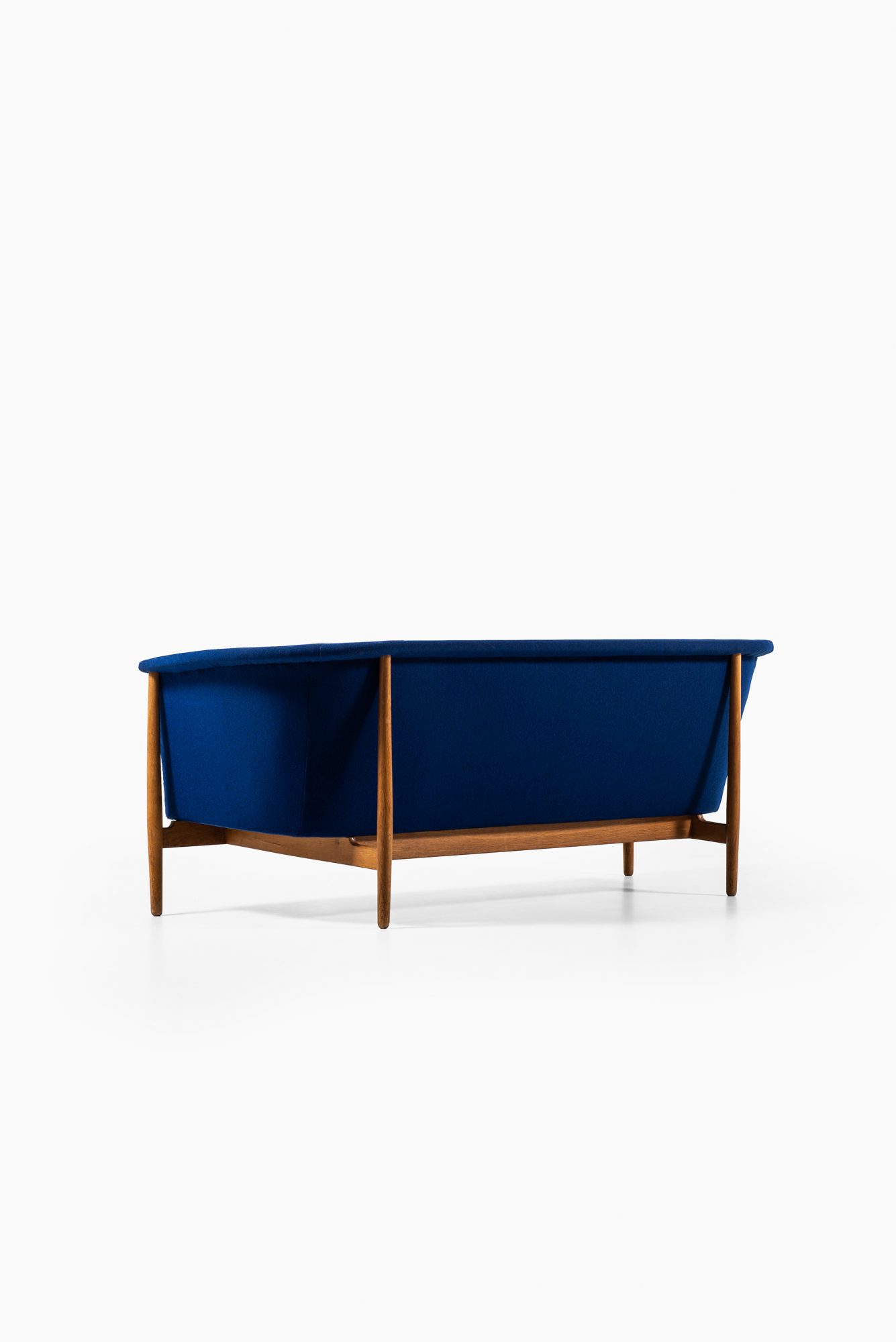 Nanna Ditzel sofa in oak by Knud Willadsen at Studio Schalling