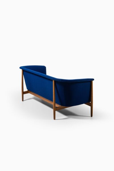 Nanna Ditzel sofa in oak by Knud Willadsen at Studio Schalling