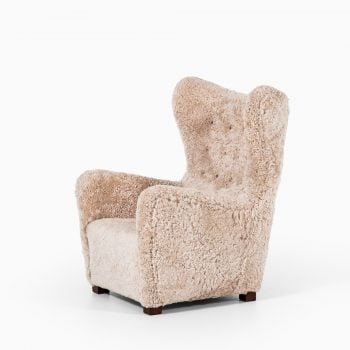 Fritz Hansen easy chair model 1672 in sheepskin at Studio Schalling