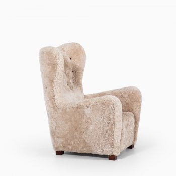 Fritz Hansen easy chair model 1672 in sheepskin at Studio Schalling