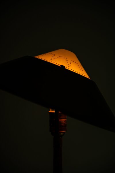 Table lamp in brass by AB E. Hansson & Co at Studio Schalling