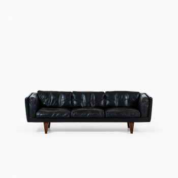 Illum Wikkelsø V11 sofa in black leather at Studio Schalling