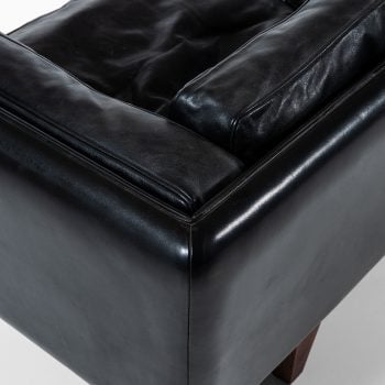 Illum Wikkelsø V11 sofa in black leather at Studio Schalling