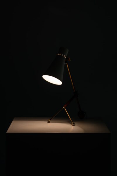 Tapio Wirkkala table lamp model KD-11 at Studio Schalling